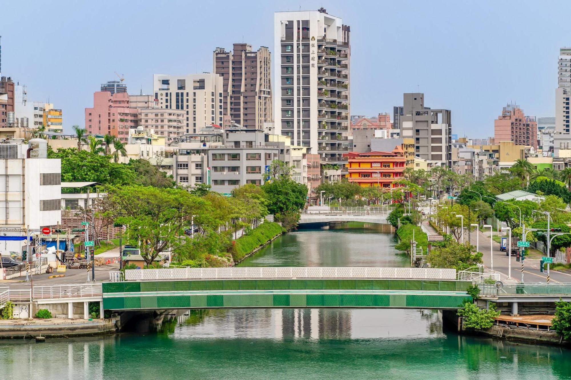 Check Inn Express Kaohsiung Love River Exterior photo
