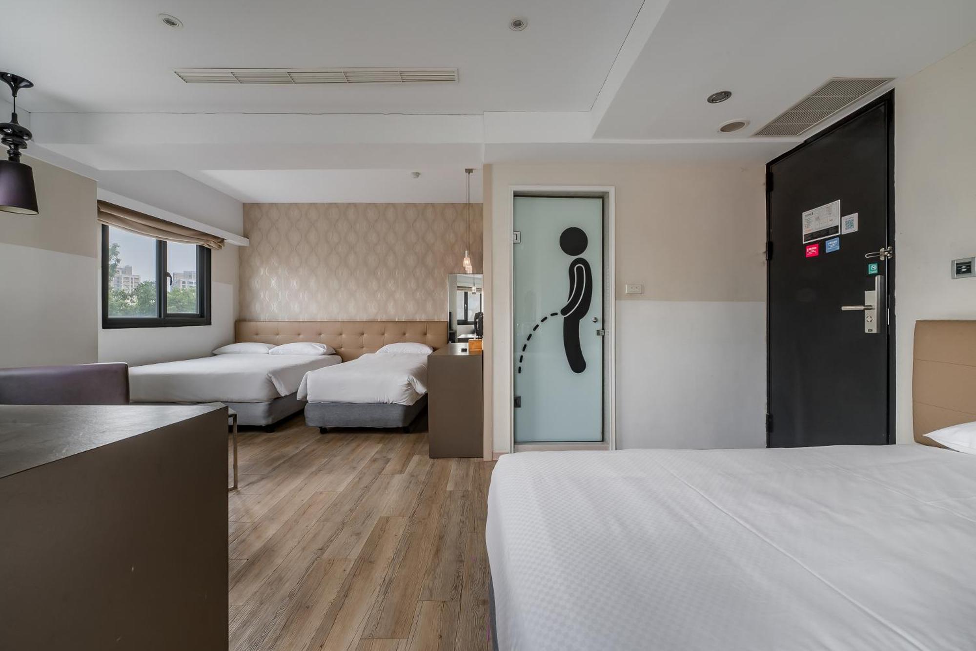 Check Inn Express Kaohsiung Love River Exterior photo