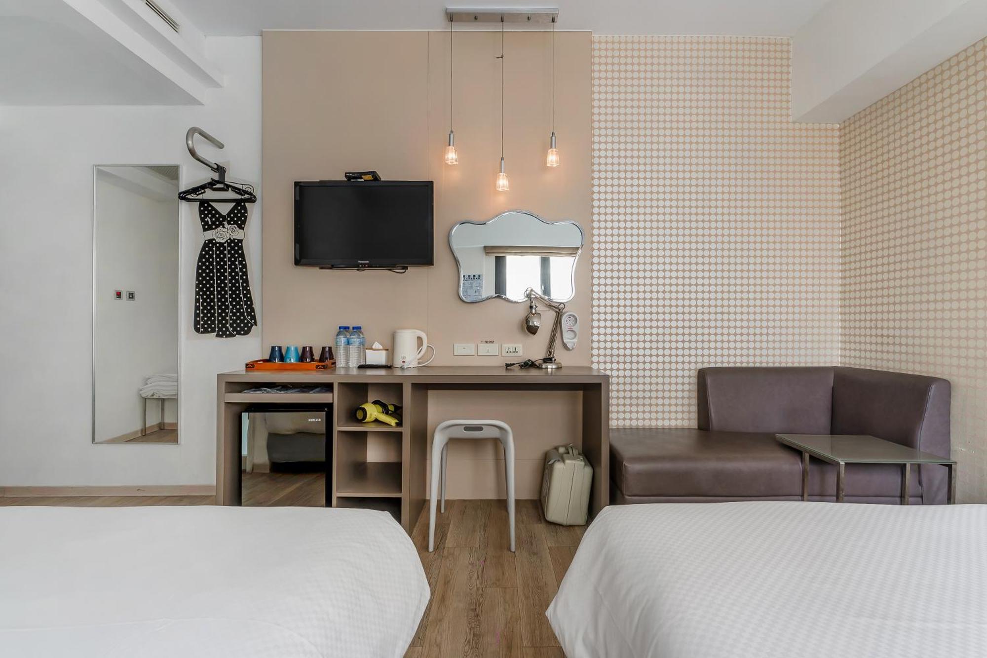 Check Inn Express Kaohsiung Love River Exterior photo