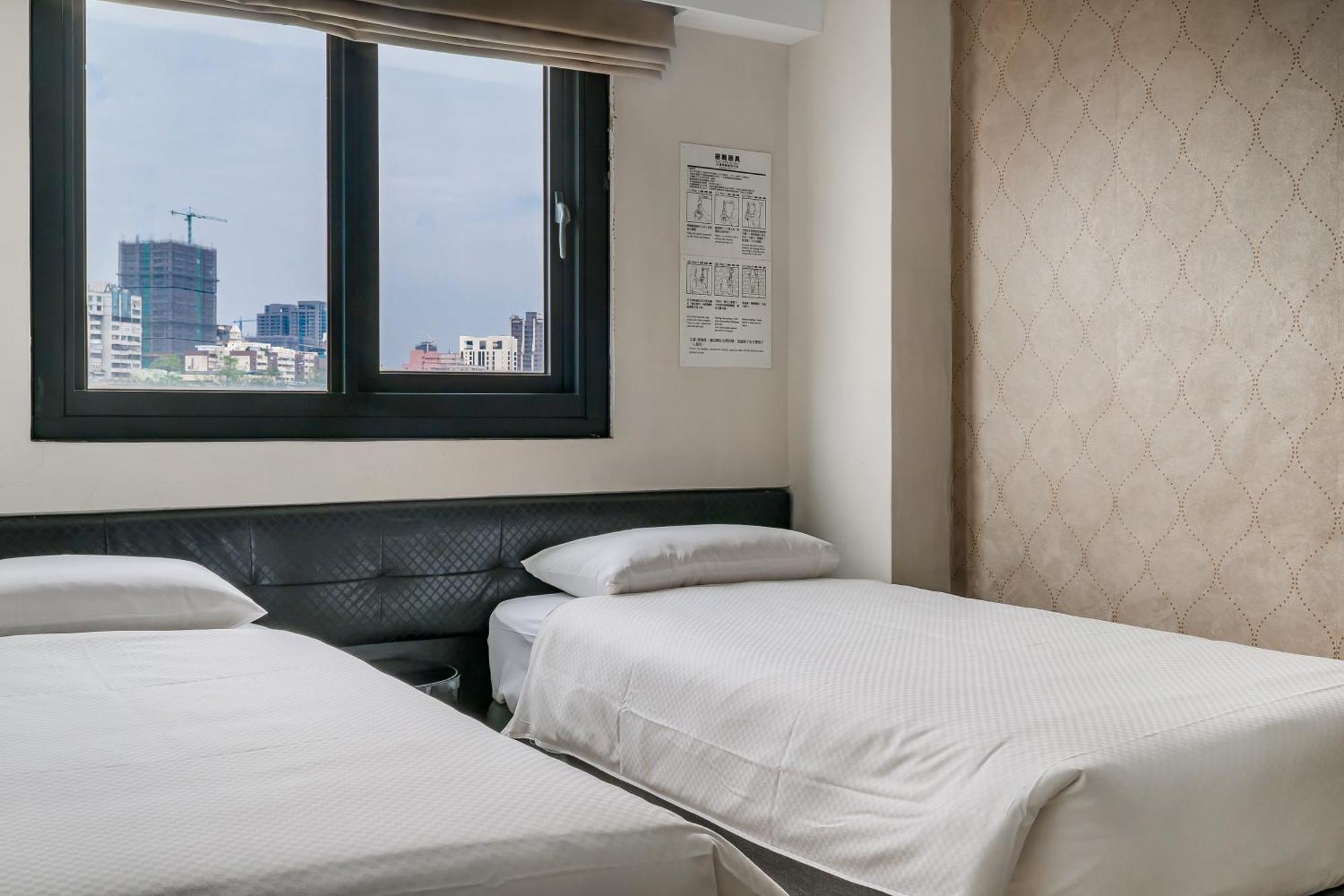 Check Inn Express Kaohsiung Love River Exterior photo