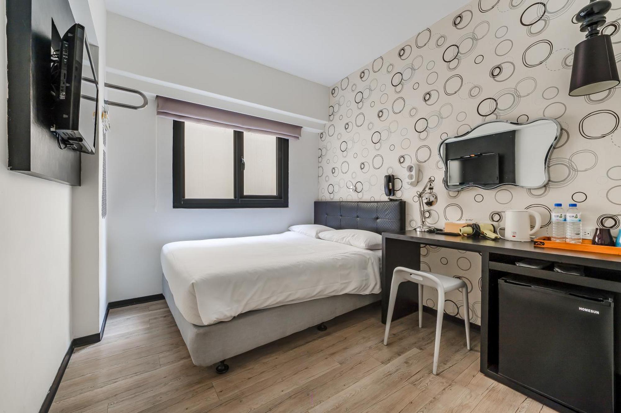Check Inn Express Kaohsiung Love River Exterior photo