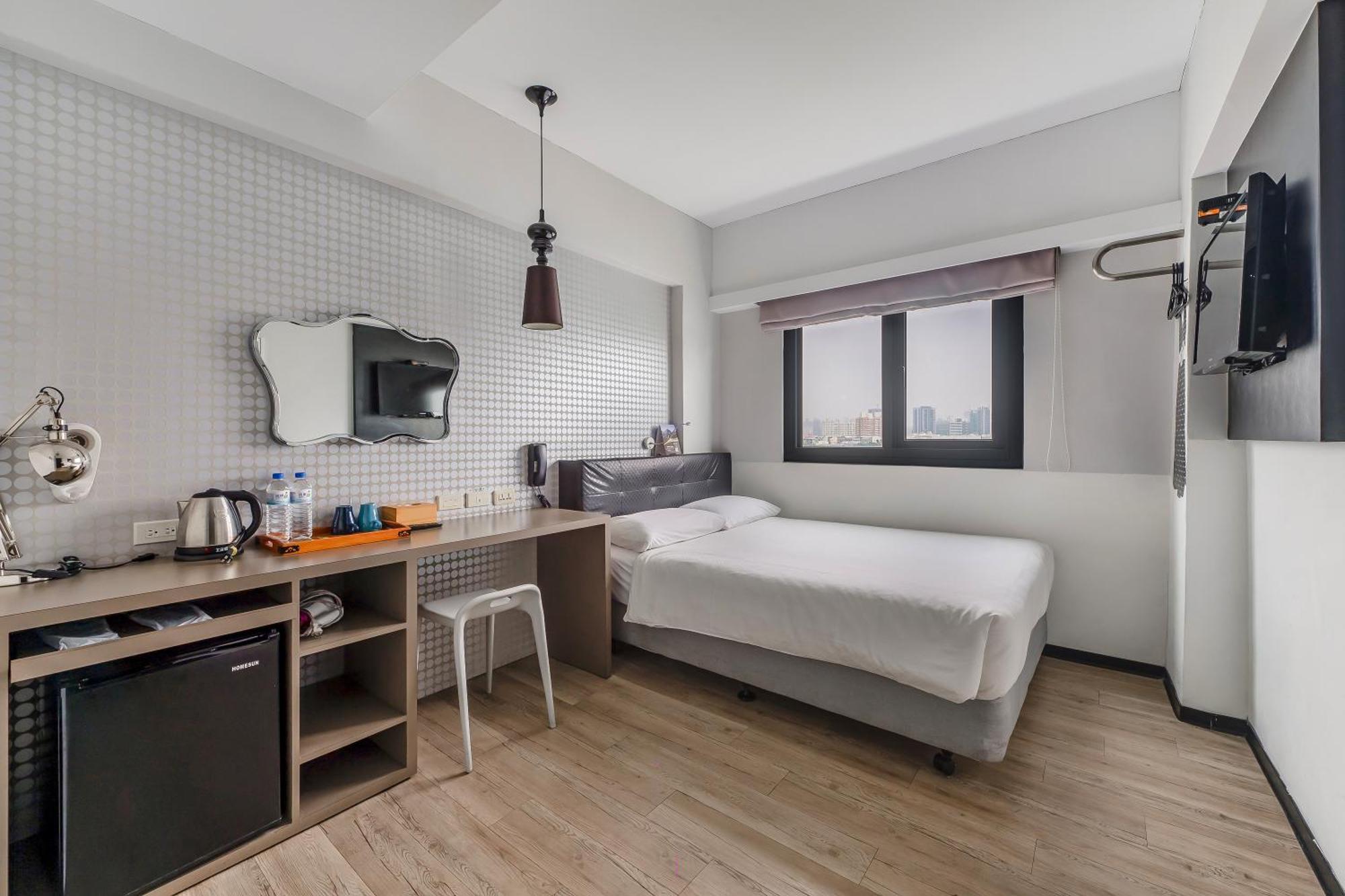 Check Inn Express Kaohsiung Love River Exterior photo