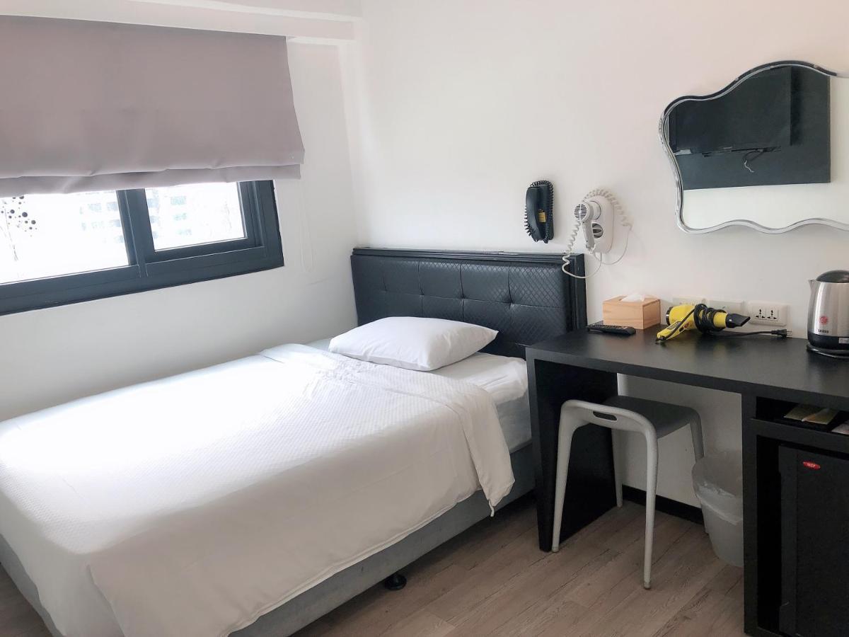 Check Inn Express Kaohsiung Love River Exterior photo
